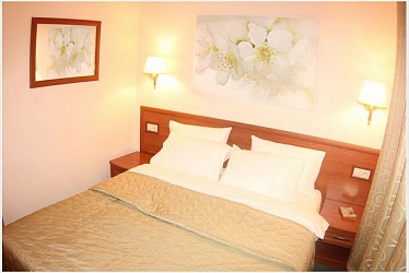 ����� ,����- �������� -1